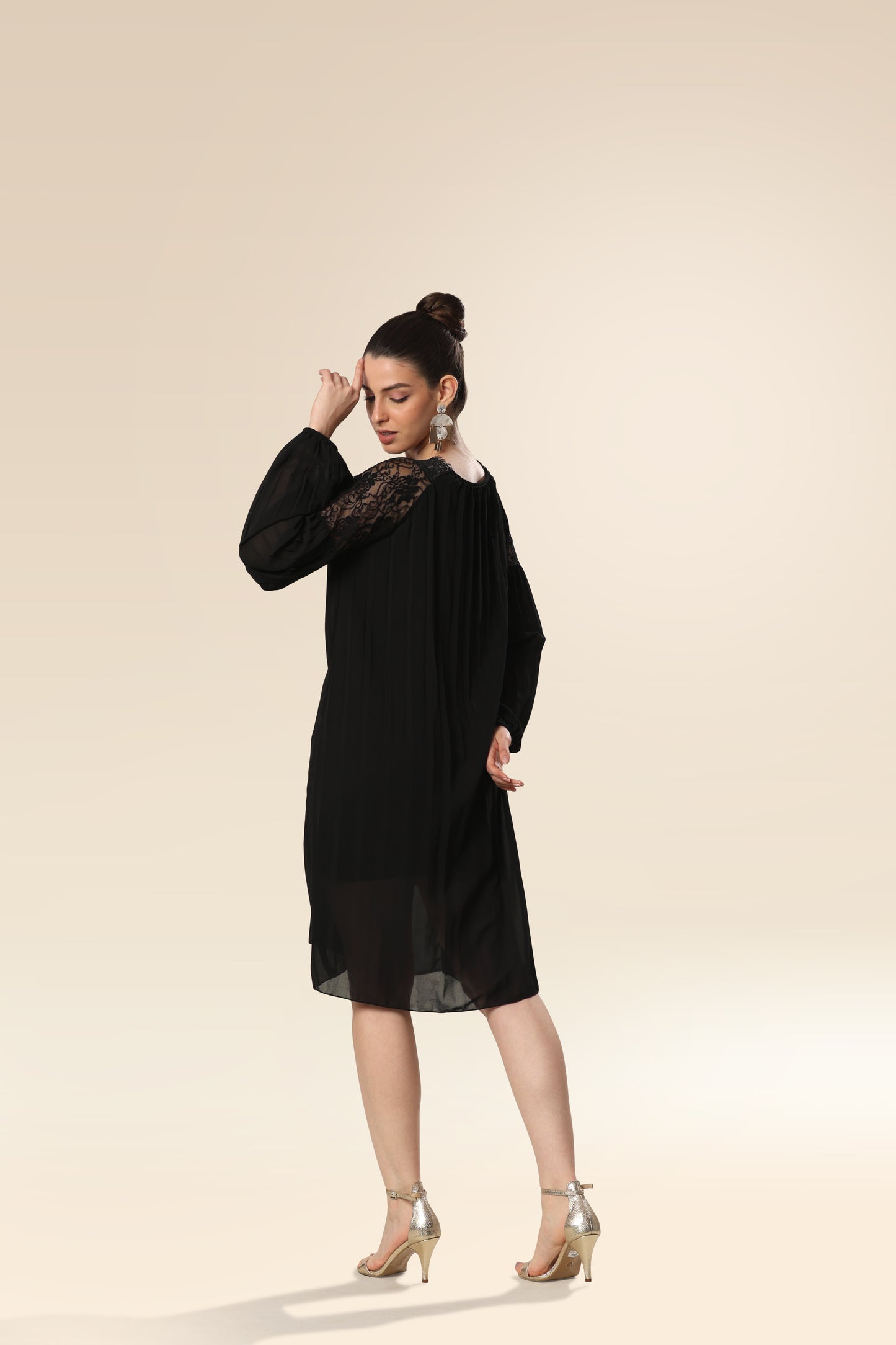 Stylishly Pleated Charming Lace Touch Dress