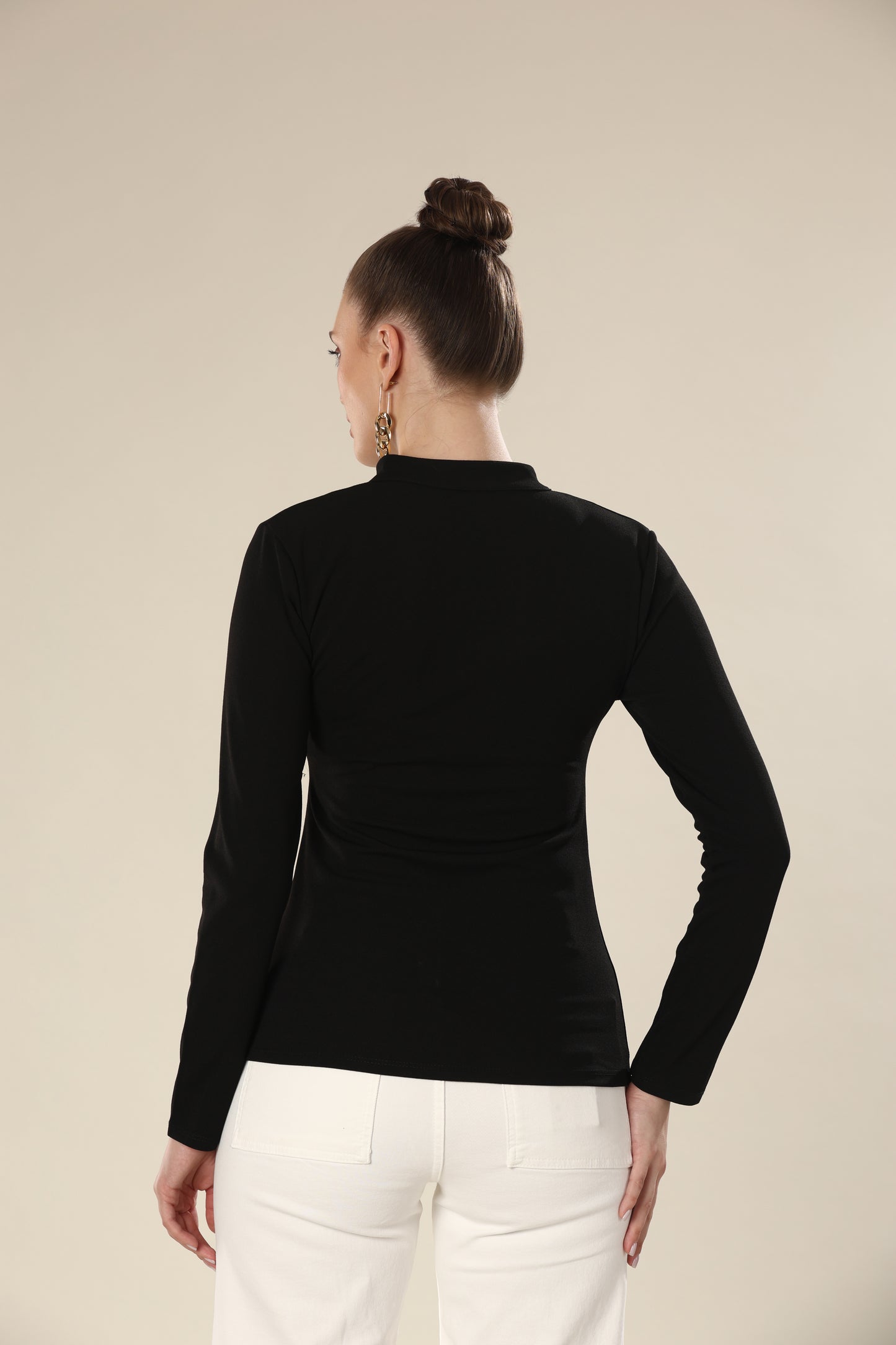 Gildel Neckline Chic Noir Top