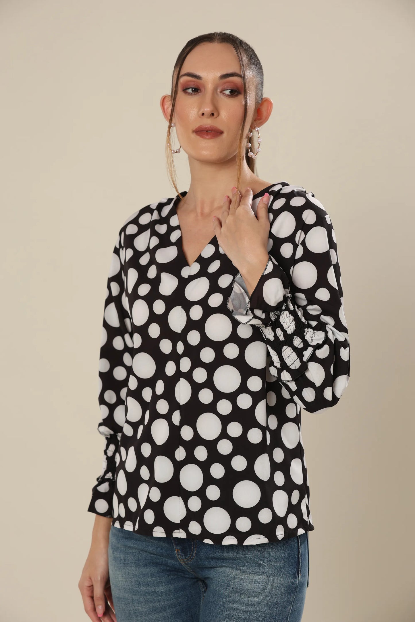 Contemporary Dots Compressed Sleeve Charm Top