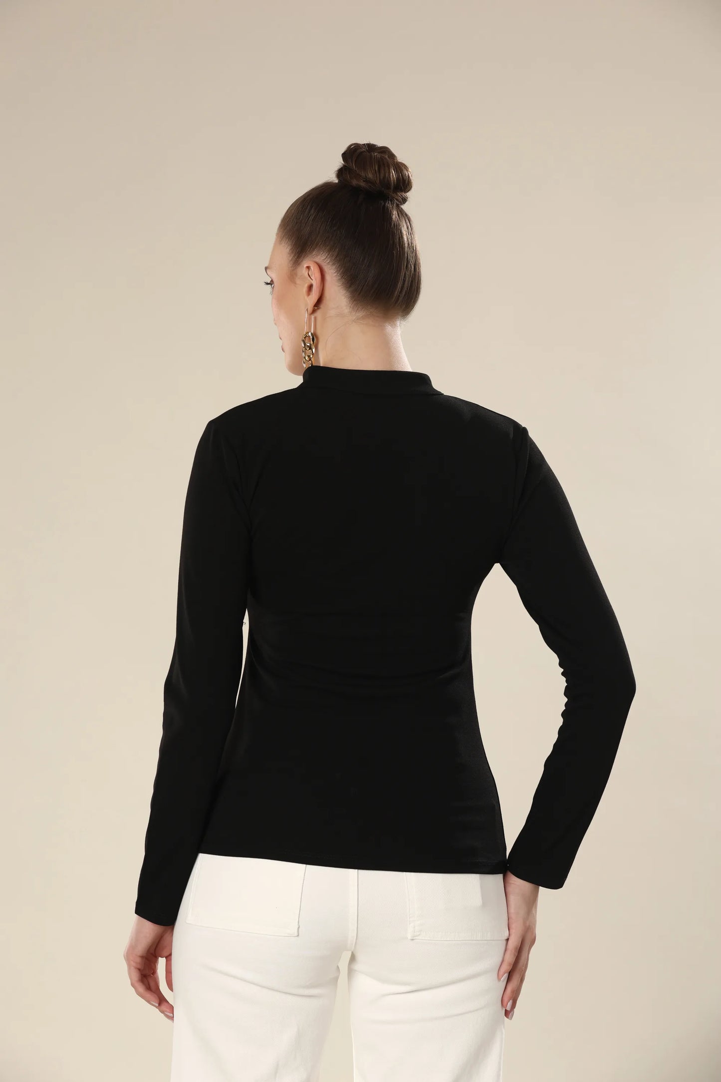 Gildel Neckline Chic Noir Top