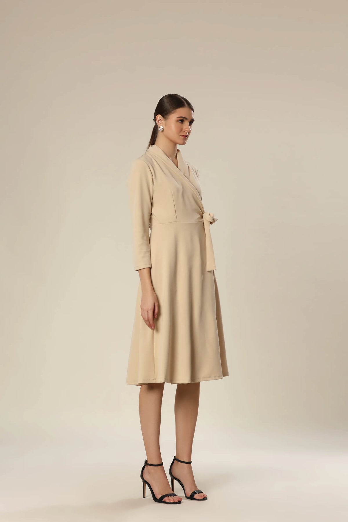 Graceful Belted Dress With Collared Sophistication