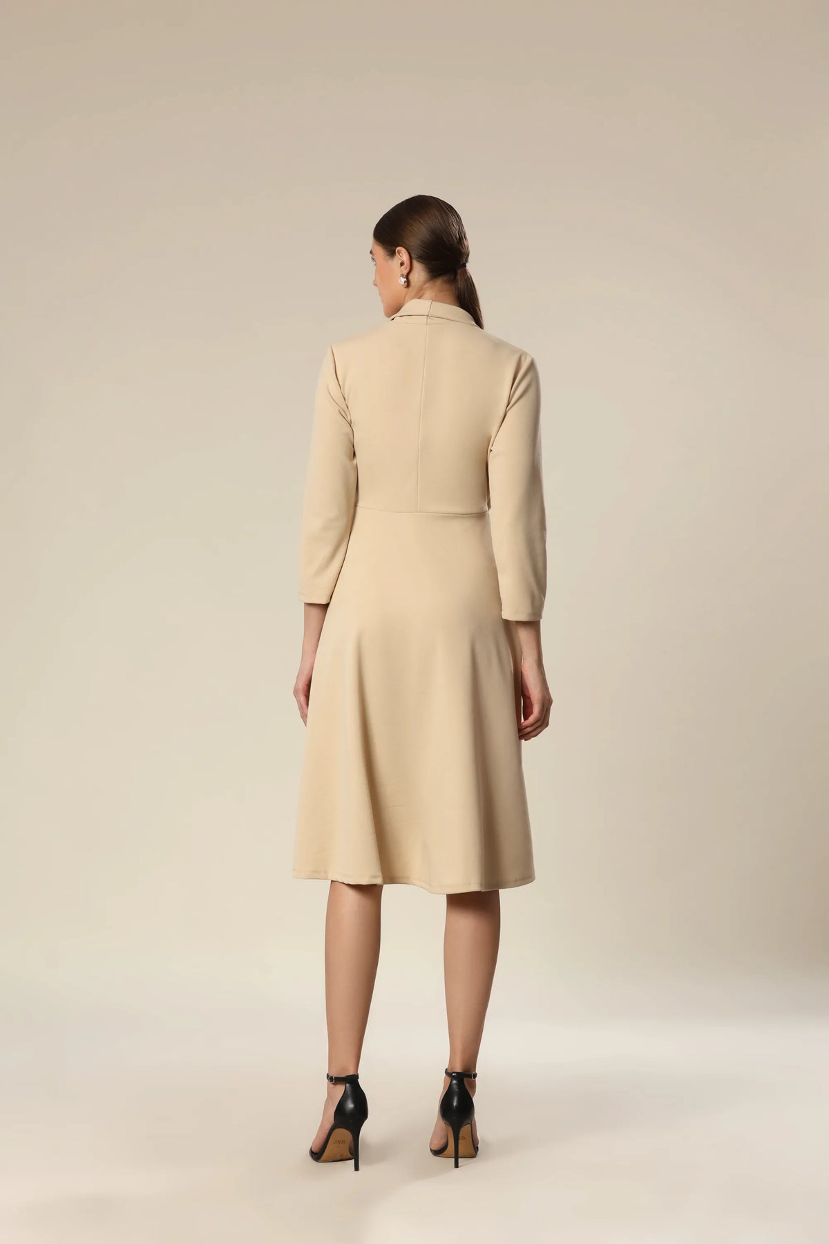 Graceful Belted Dress With Collared Sophistication