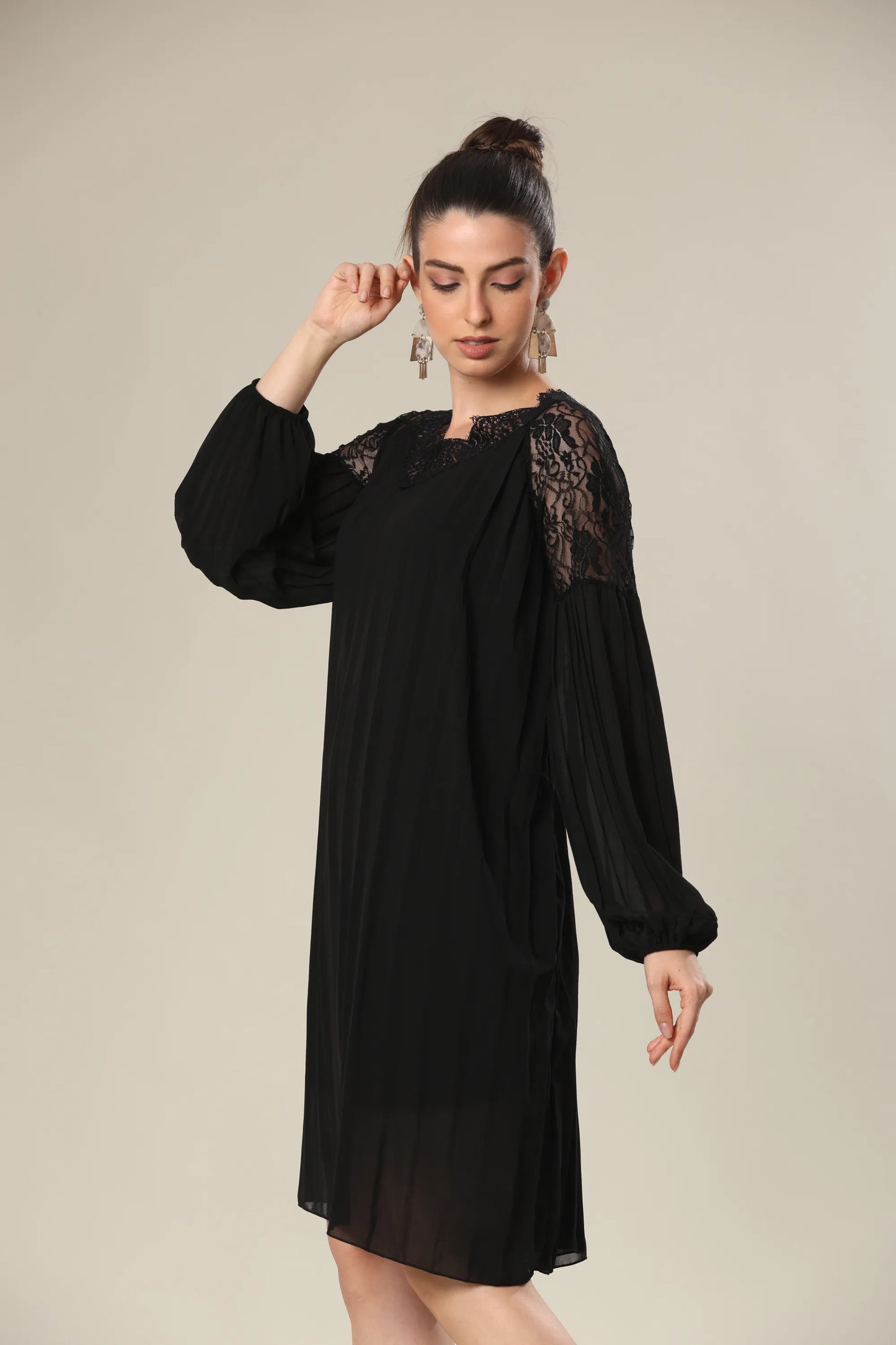 Stylishly Pleated Charming Lace Touch Dress
