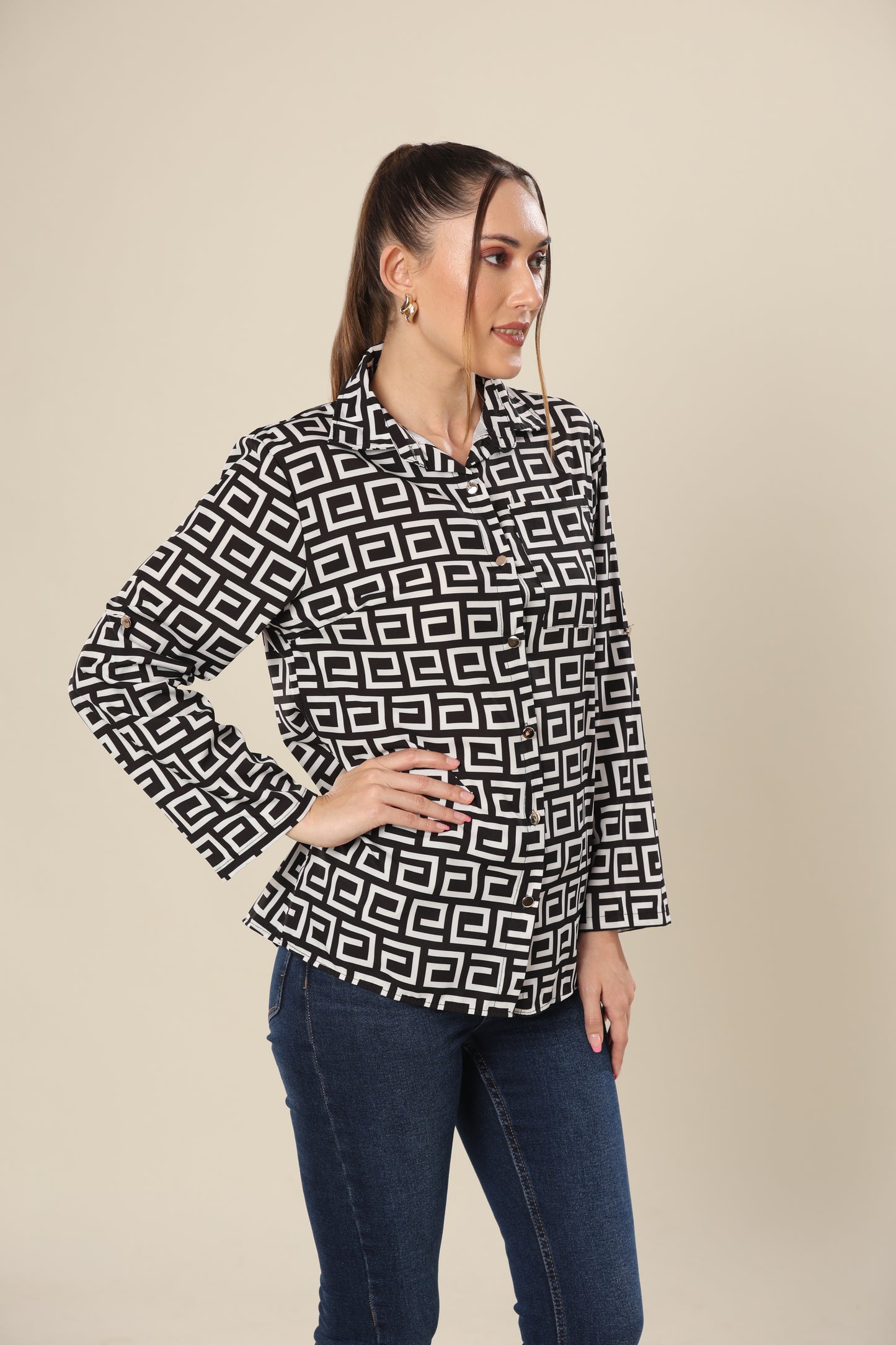 Laventa Ladyrinth Geometric Charm Shirt